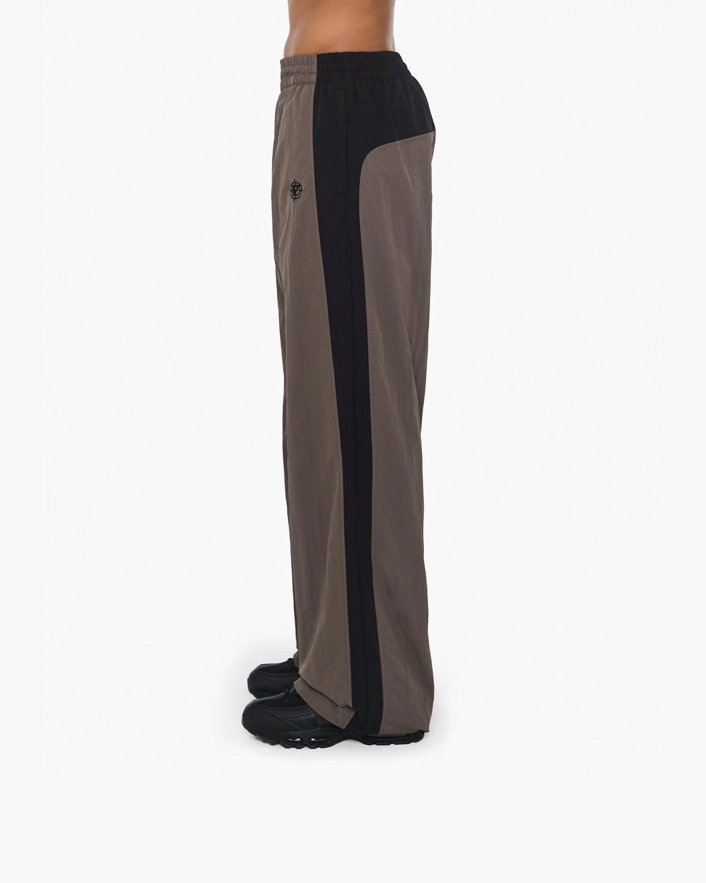 TRACK PANTS V3 MOCHA BLACK - Image 7