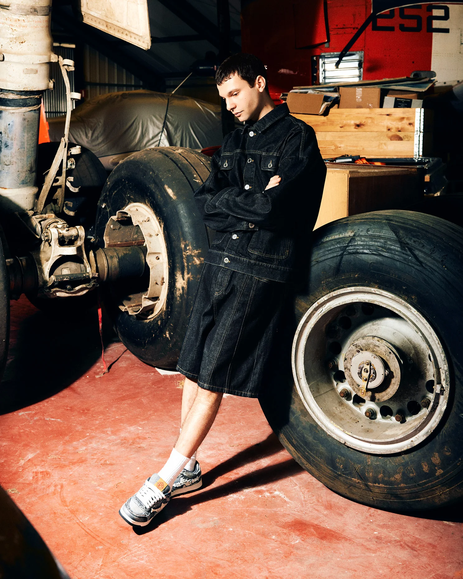 V-LOGO RAW JORTS - Image 2