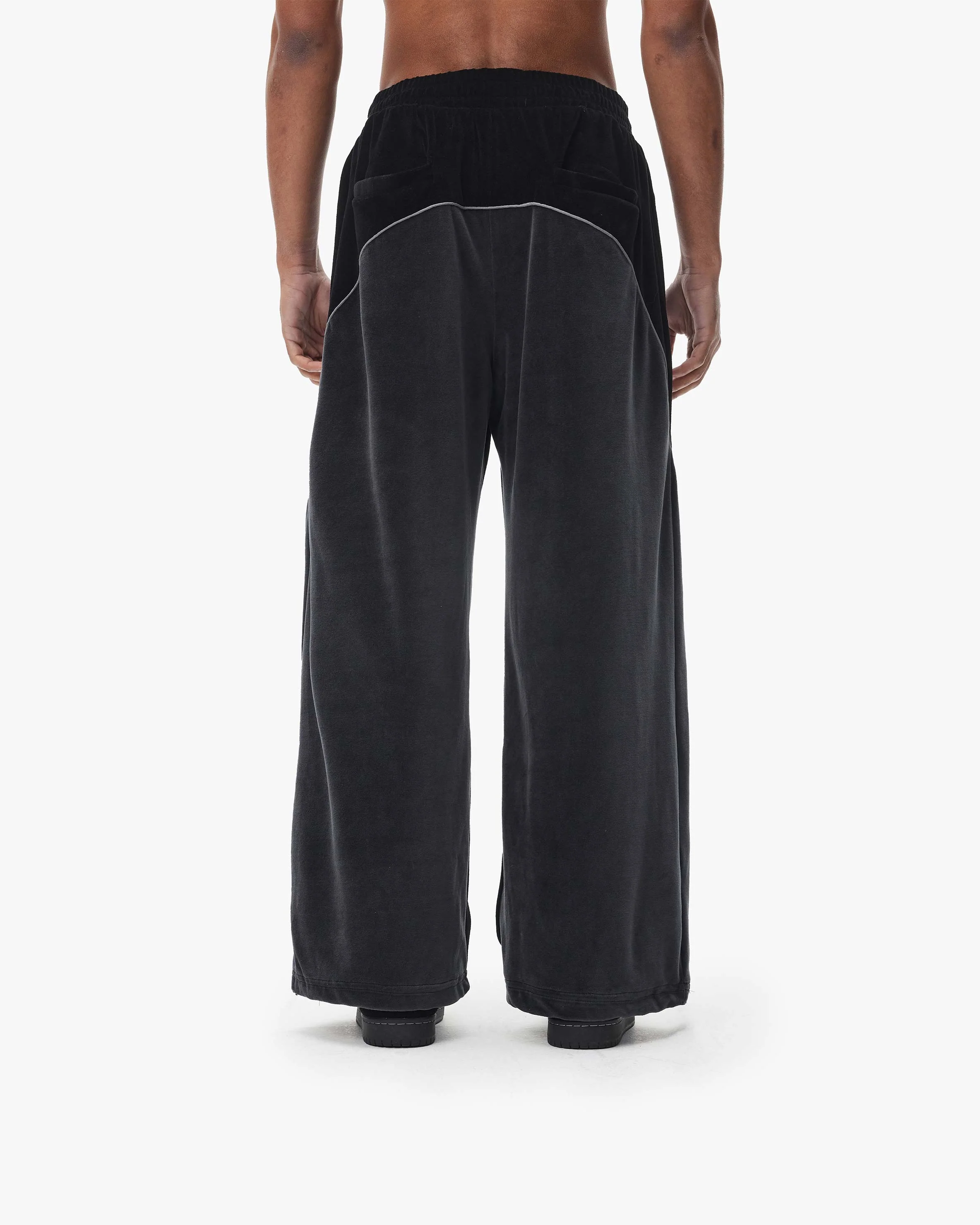 VELOURS TRACK PANTS BLACK - Image 6